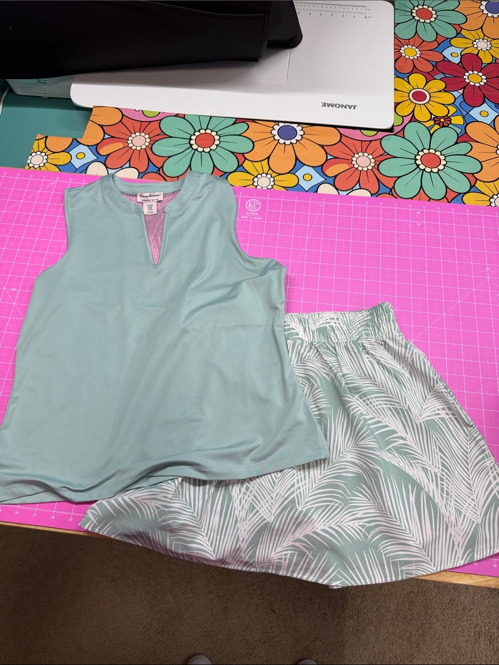 Tommy Bahama Mint Green Sleeveless Top and Palm-Print Skort Set